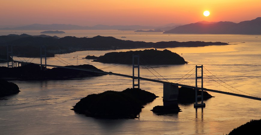 龜老山展望台看來島海峽大橋