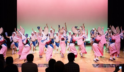 德岛市官方观光网站「Fun!Fun!TOKUSHIMA」推荐德岛市自由行行程第五站「阿波舞会馆」跳阿波舞